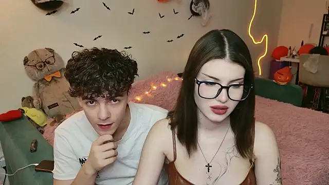 Snapshot of Alice18James chatting on October 13, 2025, 6:20 pm Alice18James online show from October 13, 2025, 6:20 pm