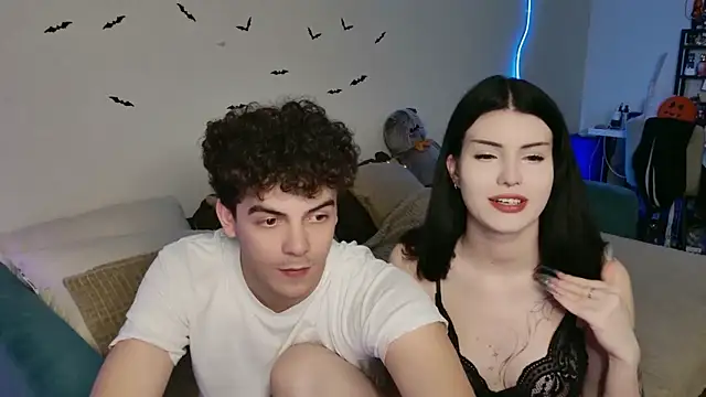 Snapshot of Alice18James chatting on October 28, 2025, 12:00 am Alice18James online show from October 28, 2025, 12:00 am