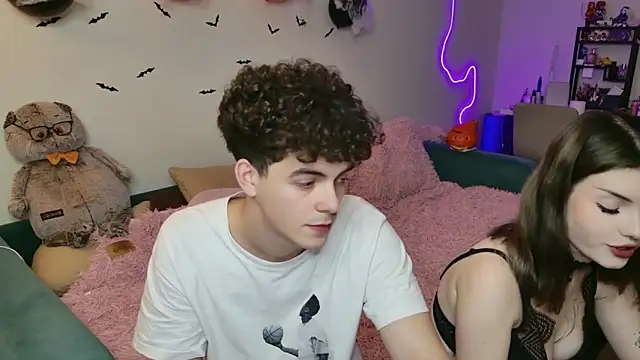 Snapshot of Alice18James chatting on October 12, 2025, 6:31 pm Alice18James online show from October 12, 2025, 6:31 pm