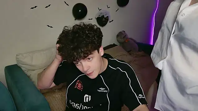 Snapshot of Alice18James chatting on October 30, 2025, 3:53 pm Alice18James online show from October 30, 2025, 3:53 pm