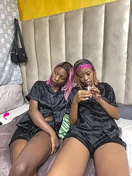 SexyPetitex25 online show from March 29, 2026, 7:48 pm