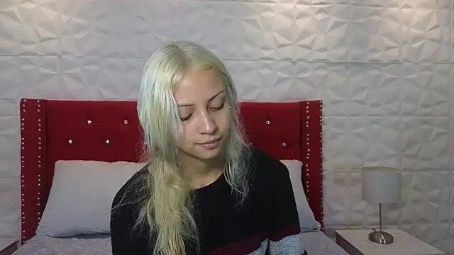 Snapshot of Lucy_n_pink chatting on December 5, 2025, 4:38 pm Lucy n pink online show from December 5, 2025, 4:38 pm