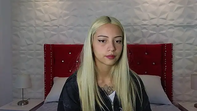 Snapshot of Lucy_n_pink chatting on December 16, 2025, 3:38 pm Lucy n pink online show from December 16, 2025, 3:38 pm