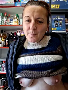 Snapshot of Fluturas2 chatting on October 25, 2025, 10:47 am Fluturas2 online show from October 25, 2025, 10:47 am