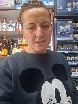 Snapshot of Fluturas2 chatting on October 1, 2025, 1:15 pm Fluturas2 online show from October 1, 2025, 1:15 pm