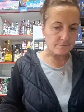 Snapshot of Fluturas2 chatting on October 3, 2025, 12:06 pm Fluturas2 online show from October 3, 2025, 12:06 pm