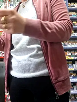 Snapshot of Fluturas2 chatting on October 19, 2025, 5:43 am Fluturas2 online show from October 19, 2025, 5:43 am