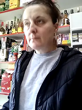 Snapshot of Fluturas2 chatting on November 3, 2025, 10:52 am Fluturas2 online show from November 3, 2025, 10:52 am