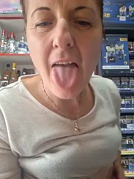 Snapshot of Fluturas2 chatting on September 30, 2025, 11:27 am Fluturas2 online show from September 30, 2025, 11:27 am