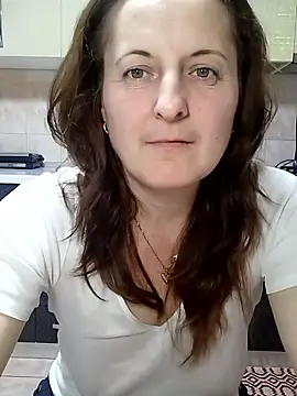 Snapshot of Fluturas2 chatting on November 2, 2025, 8:03 pm Fluturas2 online show from November 2, 2025, 8:03 pm