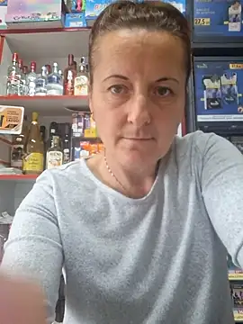 Snapshot of Fluturas2 chatting on September 29, 2025, 12:44 pm Fluturas2 online show from September 29, 2025, 12:44 pm