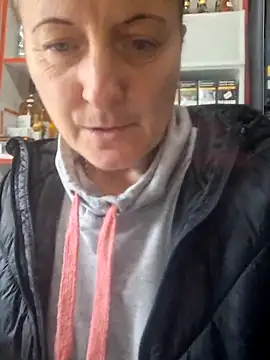 Snapshot of Fluturas2 chatting on October 23, 2025, 8:57 am Fluturas2 online show from October 23, 2025, 8:57 am