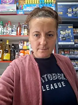 Snapshot of Fluturas2 chatting on October 8, 2025, 9:00 am Fluturas2 online show from October 8, 2025, 9:00 am