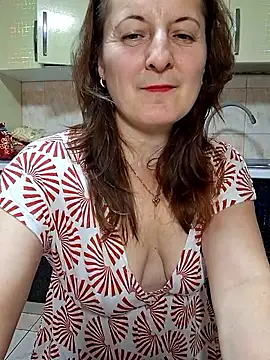 Snapshot of Fluturas2 chatting on November 19, 2025, 9:59 pm Fluturas2 online show from November 19, 2025, 9:59 pm