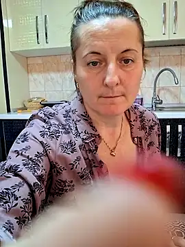 Snapshot of Fluturas2 chatting on November 12, 2025, 8:51 am Fluturas2 online show from November 12, 2025, 8:51 am