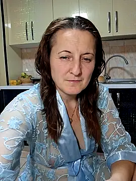 Snapshot of Fluturas2 chatting on November 7, 2025, 10:46 pm Fluturas2 online show from November 7, 2025, 10:46 pm