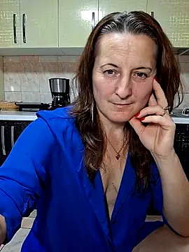 Snapshot of Fluturas2 chatting on November 14, 2025, 9:51 pm Fluturas2 online show from November 14, 2025, 9:51 pm