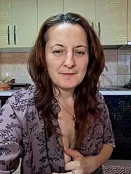 Snapshot of Fluturas2 chatting on November 28, 2025, 8:14 am Fluturas2 online show from November 28, 2025, 8:14 am