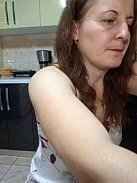 Snapshot of Fluturas2 chatting on November 17, 2025, 9:19 pm Fluturas2 online show from November 17, 2025, 9:19 pm