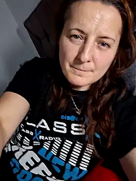 Snapshot of Fluturas2 chatting on November 10, 2025, 9:31 pm Fluturas2 online show from November 10, 2025, 9:31 pm