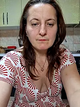 Snapshot of Fluturas2 chatting on November 20, 2025, 8:31 pm Fluturas2 online show from November 20, 2025, 8:31 pm