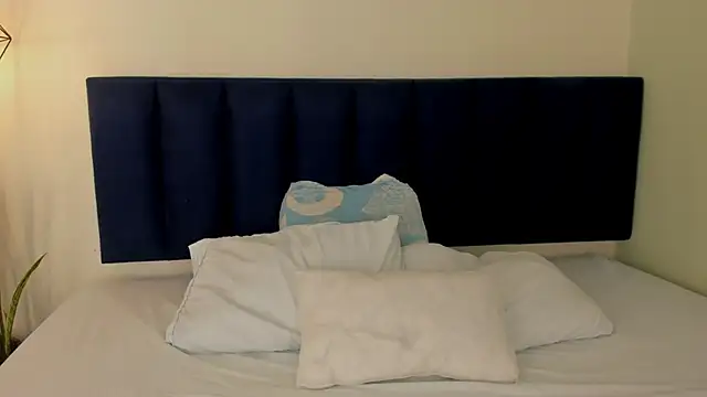 sophieturner mg online show from March 9, 2026, 7:06 pm