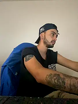 cristopher wallacee online show from October 20, 2025, 10:32 pm