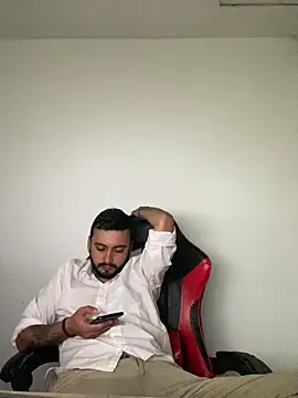 cristopher wallacee online show from November 11, 2025, 11:20 pm