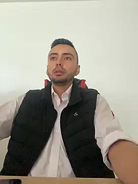 cristopher wallacee online show from October 11, 2025, 7:37 pm