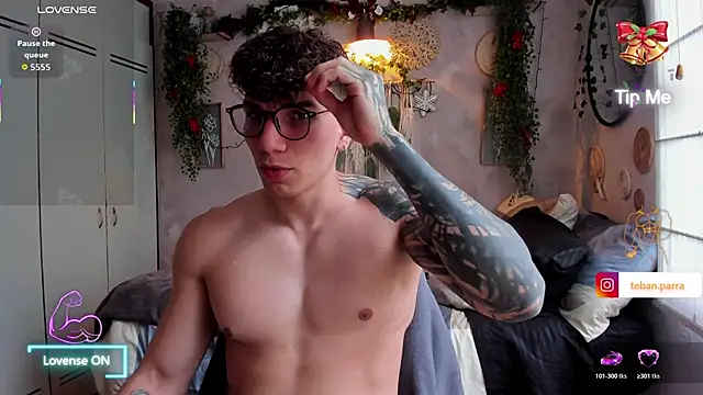 Snapshot of estebandi_do chatting on December 19, 2025, 8:22 pm estebandi do online show from December 19, 2025, 8:22 pm