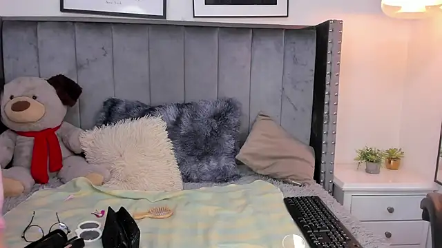 Miyu Komori online show from February 21, 2026, 12:40 pm