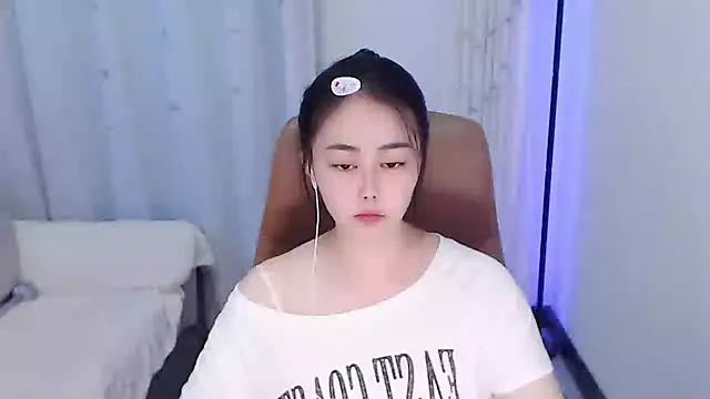 BOBO-jiang online show from October 4, 2025, 1:56 pm