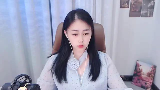 BOBO-jiang online show from October 19, 2025, 2:31 pm