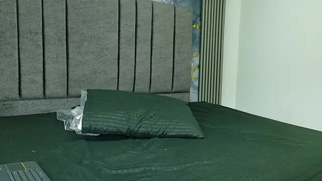 AngelineJolie online show from September 30, 2025, 7:09 pm