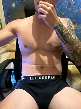 fronkie9384 online show from October 6, 2025, 9:04 pm