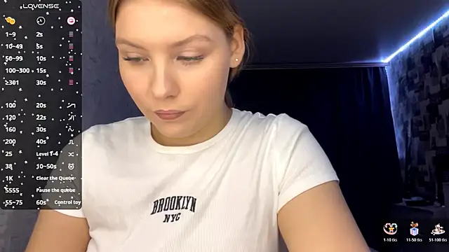 Snapshot of SwiiSweet chatting on November 6, 2025, 4:11 pm SwiiSweet online show from November 6, 2025, 4:11 pm