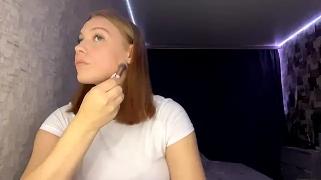 Snapshot of SwiiSweet chatting on October 22, 2025, 4:17 pm SwiiSweet online show from October 22, 2025, 4:17 pm