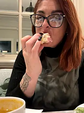 IrishmilfAnna online show from September 16, 2025, 1:23 pm