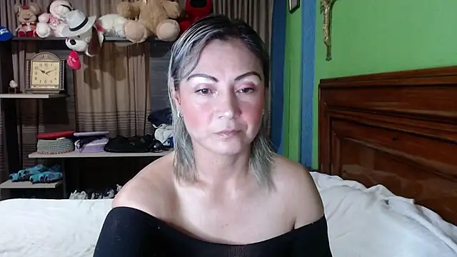  Charlize theron  online show from November 4, 2025, 11:41 pm