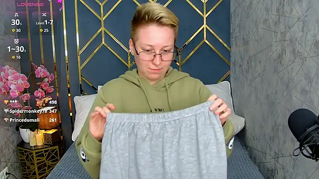 Snapshot of AlexandraGreen chatting on October 5, 2025, 4:03 am AlexandraGreen online show from October 5, 2025, 4:03 am