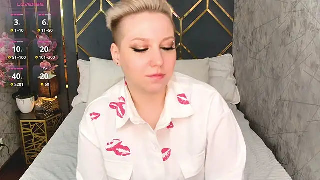 Snapshot of AlexandraGreen chatting on November 27, 2025, 9:04 pm AlexandraGreen online show from November 27, 2025, 9:04 pm