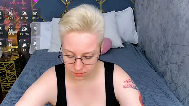 Snapshot of AlexandraGreen chatting on November 2, 2025, 4:01 pm AlexandraGreen online show from November 2, 2025, 4:01 pm