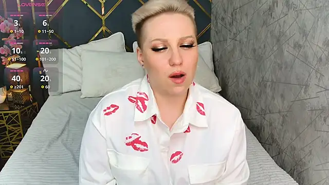 Snapshot of AlexandraGreen chatting on November 26, 2025, 9:37 pm AlexandraGreen online show from November 26, 2025, 9:37 pm