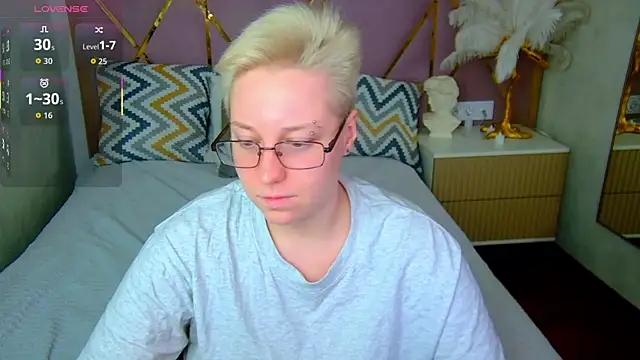 Snapshot of AlexandraGreen chatting on November 6, 2025, 9:19 pm AlexandraGreen online show from November 6, 2025, 9:19 pm