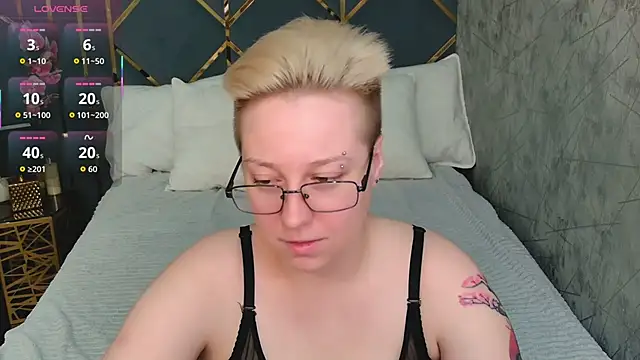 Snapshot of AlexandraGreen chatting on December 4, 2025, 9:03 pm AlexandraGreen online show from December 4, 2025, 9:03 pm