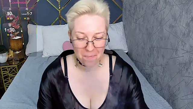 Snapshot of AlexandraGreen chatting on November 8, 2025, 8:56 pm AlexandraGreen online show from November 8, 2025, 8:56 pm