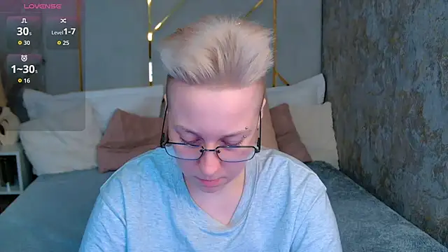 Snapshot of AlexandraGreen chatting on November 13, 2025, 9:30 pm AlexandraGreen online show from November 13, 2025, 9:30 pm