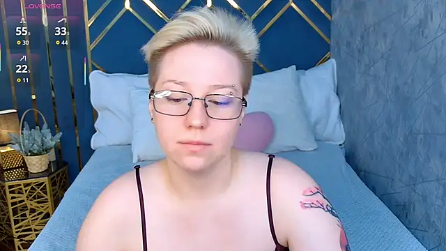 Snapshot of AlexandraGreen chatting on December 14, 2025, 4:01 pm AlexandraGreen online show from December 14, 2025, 4:01 pm