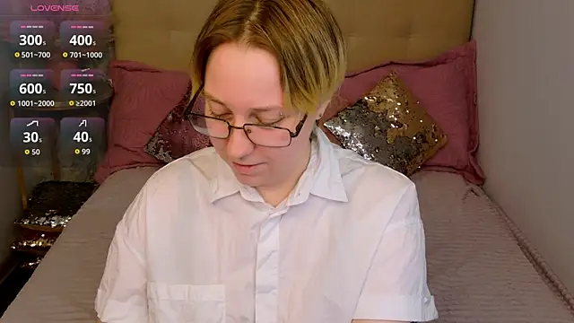 Snapshot of AlexandraGreen chatting on June 19, 2026, 9:31 pm AlexandraGreen online show from June 19, 2026, 9:31 pm