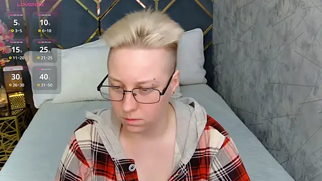 Snapshot of AlexandraGreen chatting on November 15, 2025, 9:19 pm AlexandraGreen online show from November 15, 2025, 9:19 pm